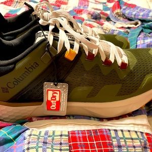 Brand new pair of Columbia shoes.